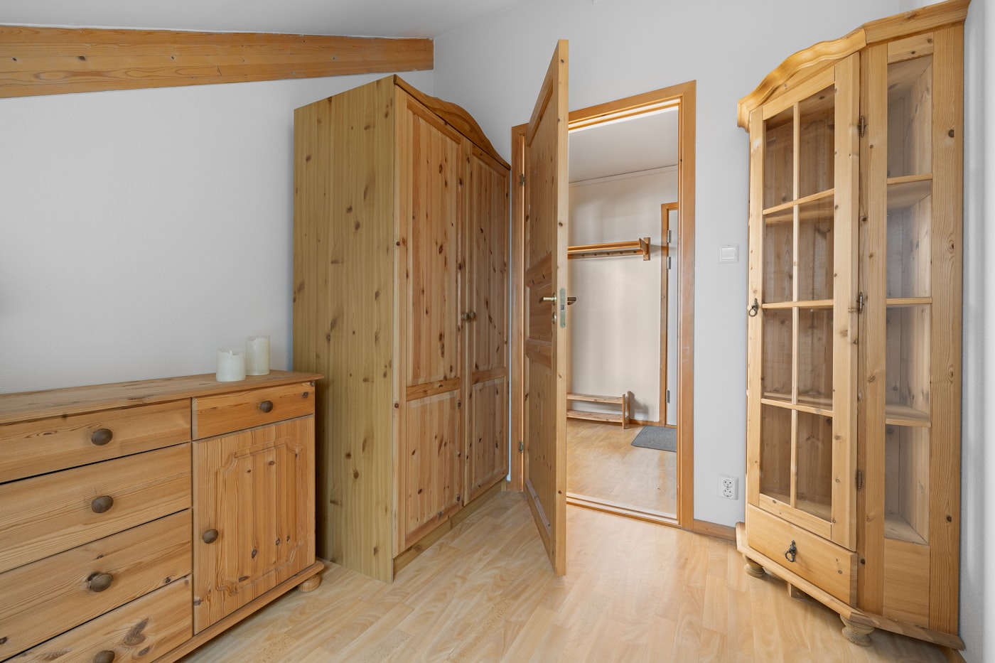 Mobilier dormitor din lemn